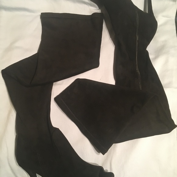 Boots - Picture 3 of 6